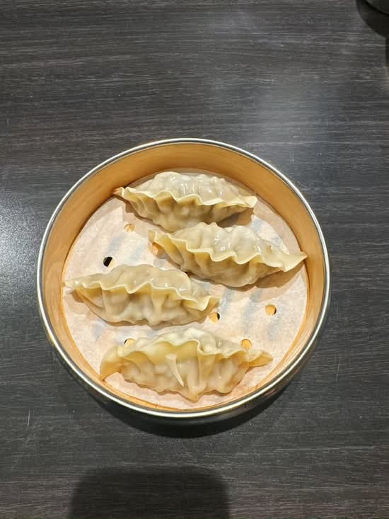 Korean style beef dumpling (4 PCS)   韩式牛肉蒸饺